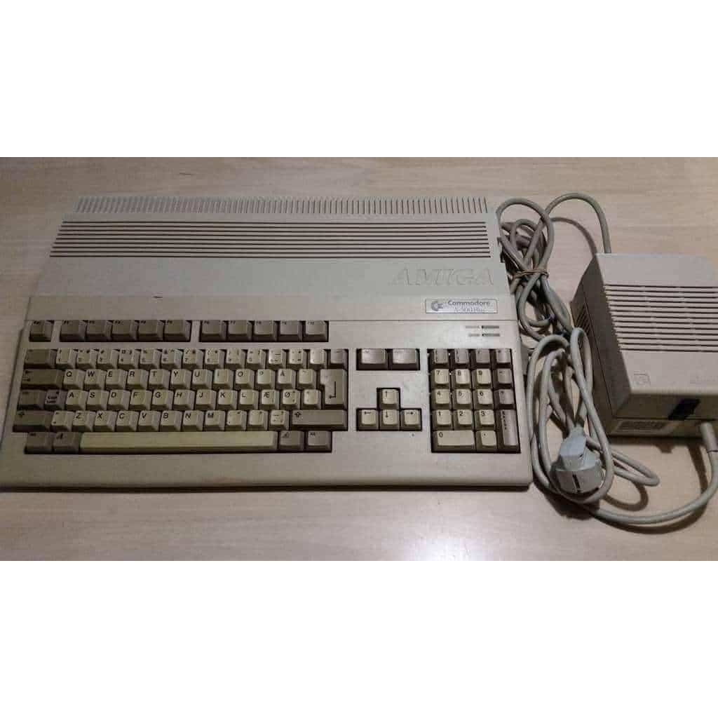 Amiga 500 Plus (1MB) Kickstart 1.3/2.0 Switch m. strømforsyning