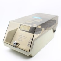 Stor disketteboks med Commodore 64 disketter