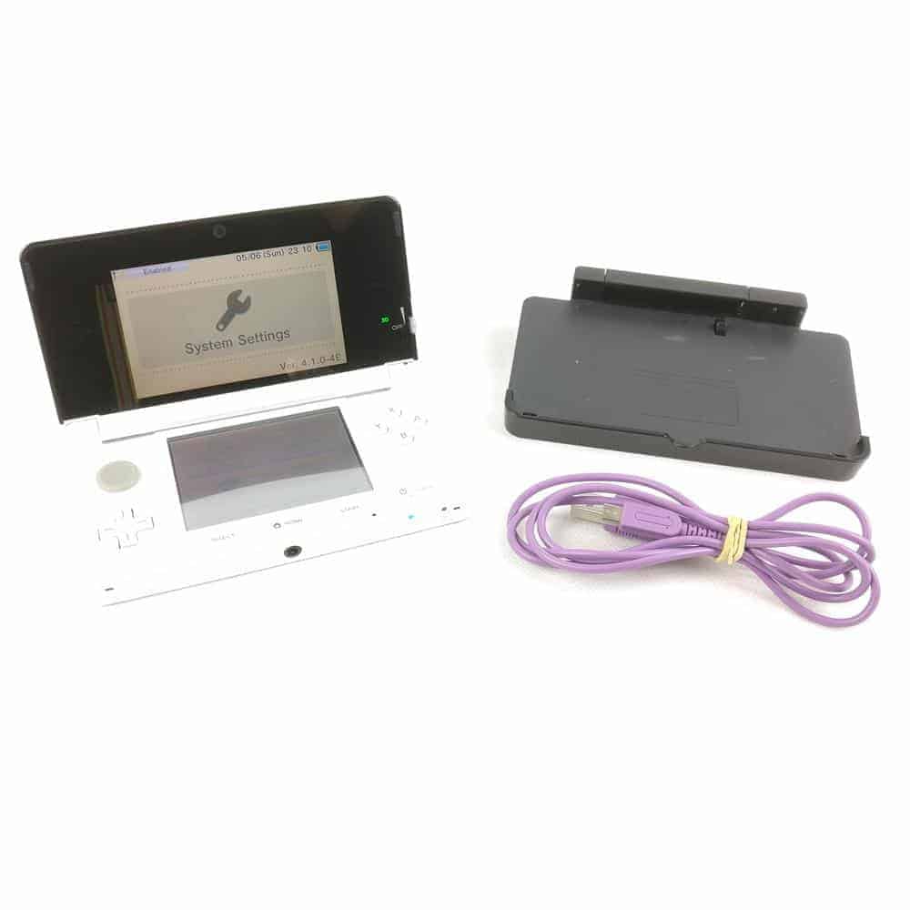 Nintendo 3DS (Pearl White) med dock og bil oplader