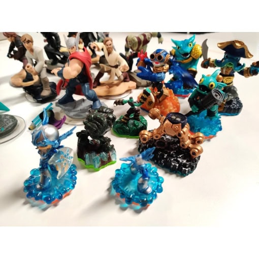 Diverse Skylanders og Disney Infinity figurer med defekter - Image 2