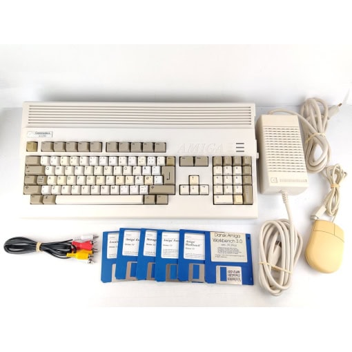 Amiga 1200 med mus og harddisk