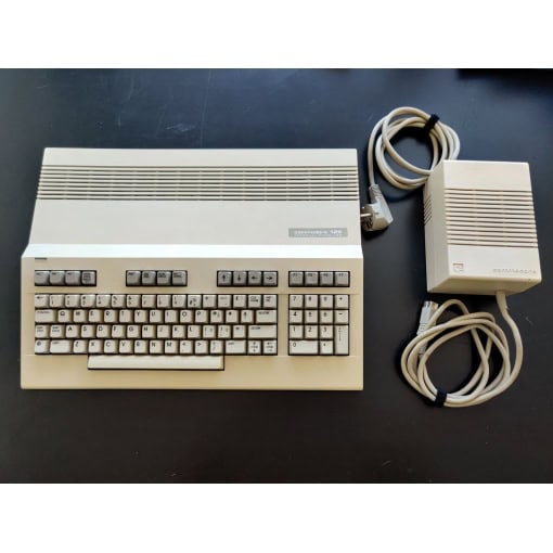 Commodore 128 m. strømforsyning