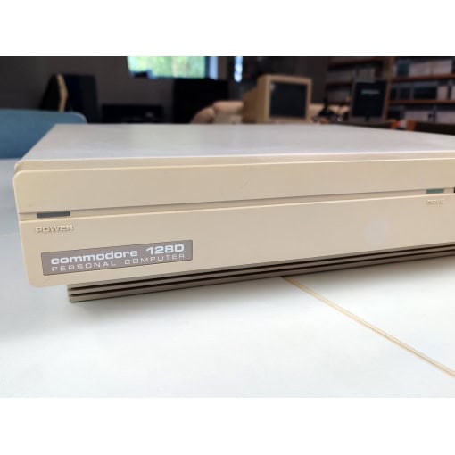 Commodore 128DCR - Image 3