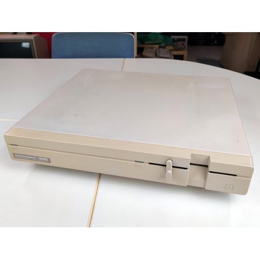 Commodore 128DCR - Image 2