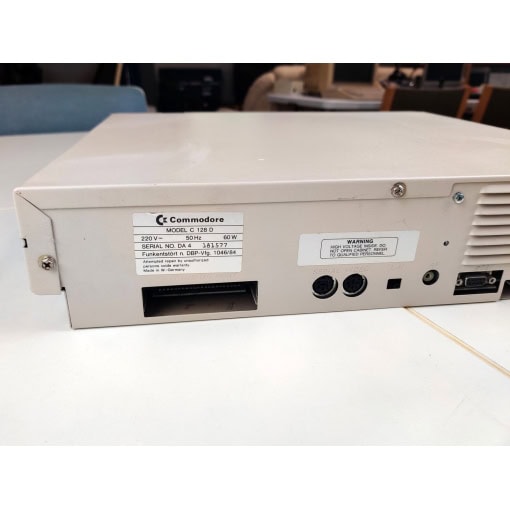 Commodore 128DCR - Image 6