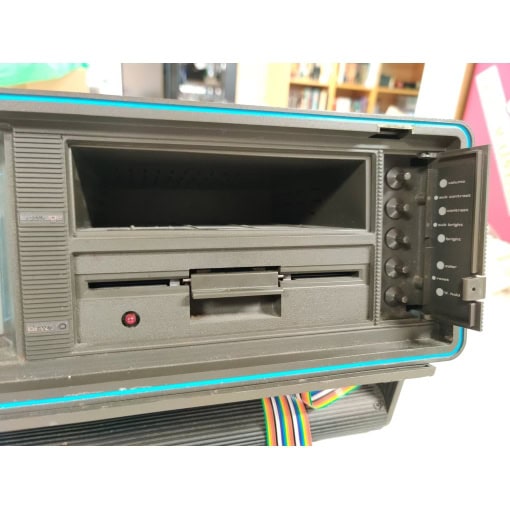 Commodore SX-64 Portable Computer - Image 4