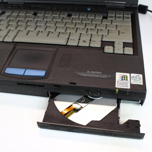 Compaq Armada E500 (Pentium III 900MHz, Win98SE) - Image 5