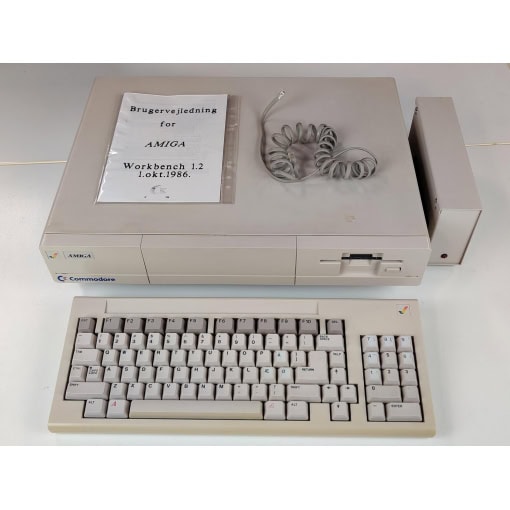 Amiga 1000 med tastatur og 1MB RAM Expansion